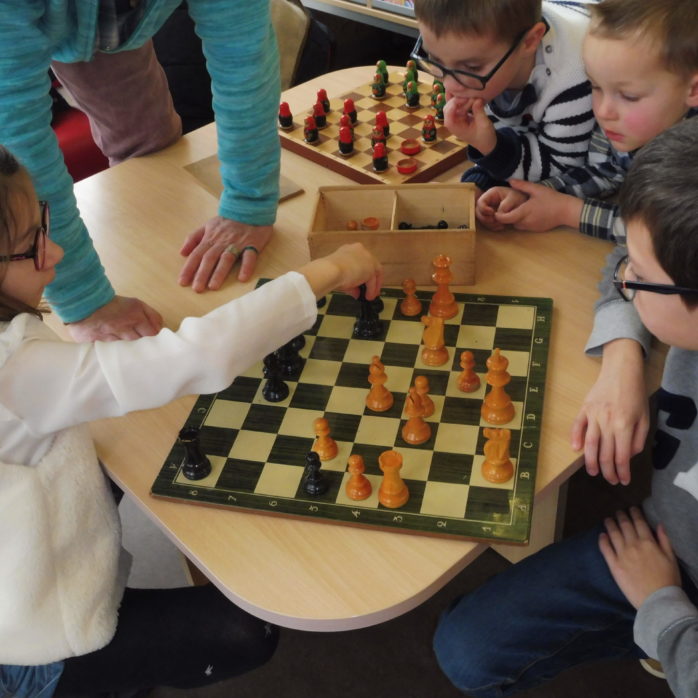 P1040568 Après-midi jeux...
trop bien les échecs !